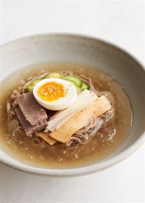  Spicy Cold Noodles (Mul Naengmyeon) - A Refreshing Symphony of Tangy Broth and Chewy Texture!